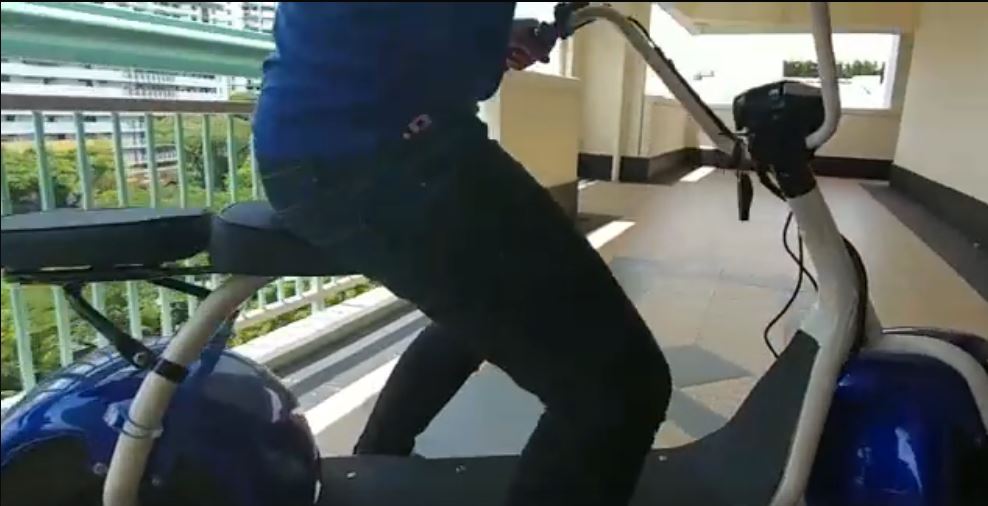 NETIZEN UNHAPPY OF GIANT E-SCOOTER TAKING UP SPACE IN ELEVATOR. MACHAM MOTOR SIA(VIDEO)