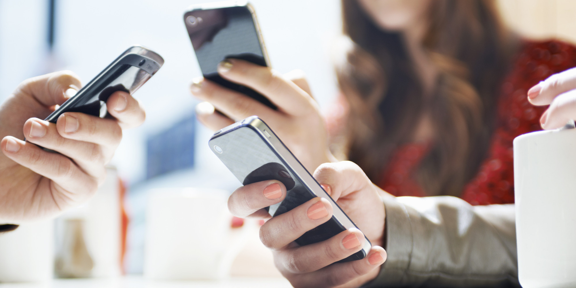 ARE WE TOO ENGROSSED IN OUR SMARTPHONE TO ENJOY PROPER FAMILY TIME?