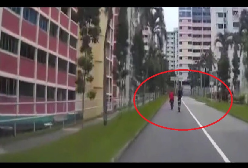 TEENAGERS RIDING E-BICYCLE, SCOOTER WHATEVER U CALL IT. LIKE THEY OWN THE ROAD(VIDEO)