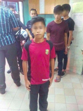 MALAYSIAN STUDENT CALL GANGS TO BEAT UP SHOPKEEPER!!