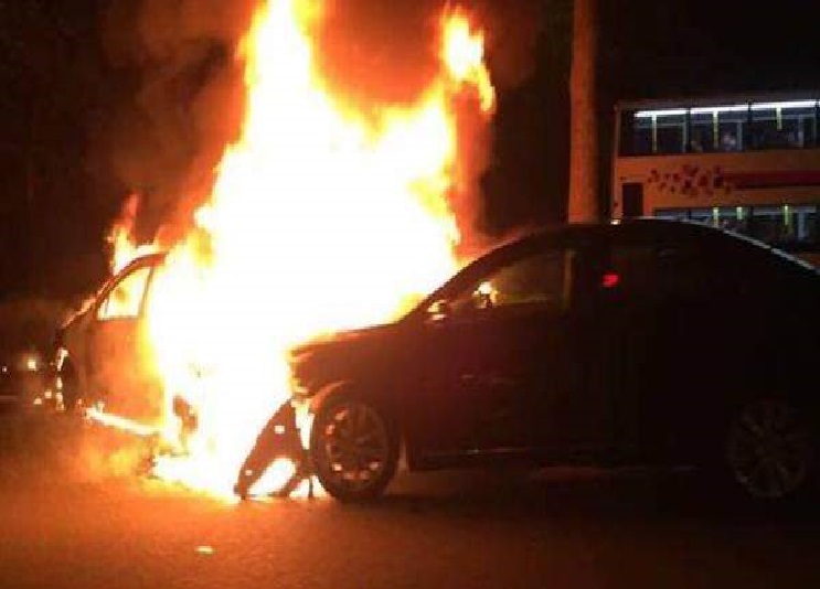 TWO CARS ON FIRE AFTER ACCIDENT ON BKE LAST NIGHT!