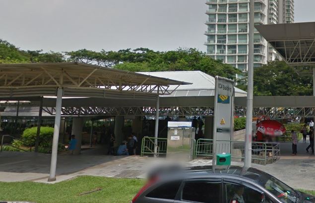 FEMALE BEGGAR PEE AT LAVENDER MRT STATION