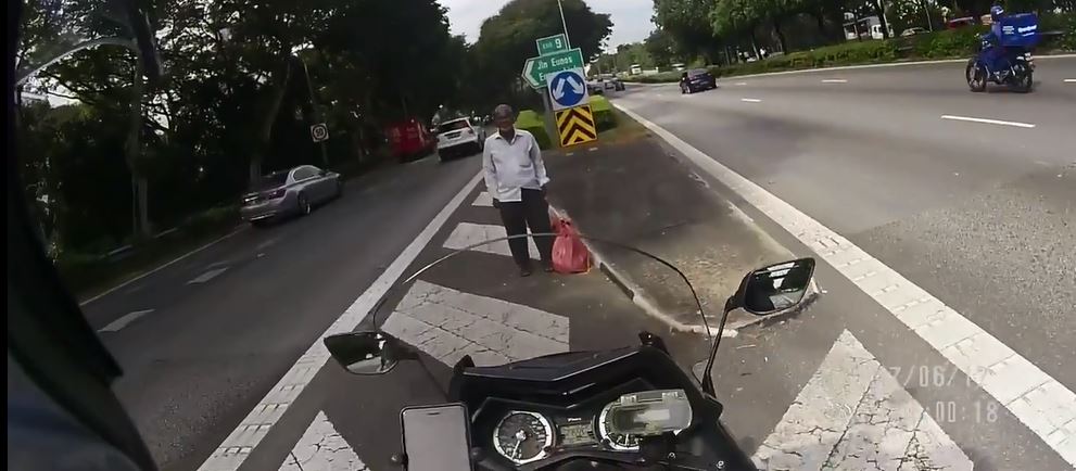 MOTORCYCLIST HELPED UNCLE WHO WAS STRANDED ON HIGHWAY TO REACH HOME SAFELY!!