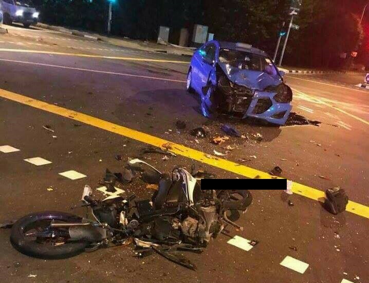 SERIOUS ACCIDENT BETWEEN TAXI AND MOTORCYCLE @CHANGI VILLAGE!! ANY WITNESS???