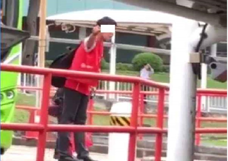 SUICIDE ATTEMPTS BY BUS FANATIC BANGS HIS HEAD AGAINST BUS WINDSCREEN!!