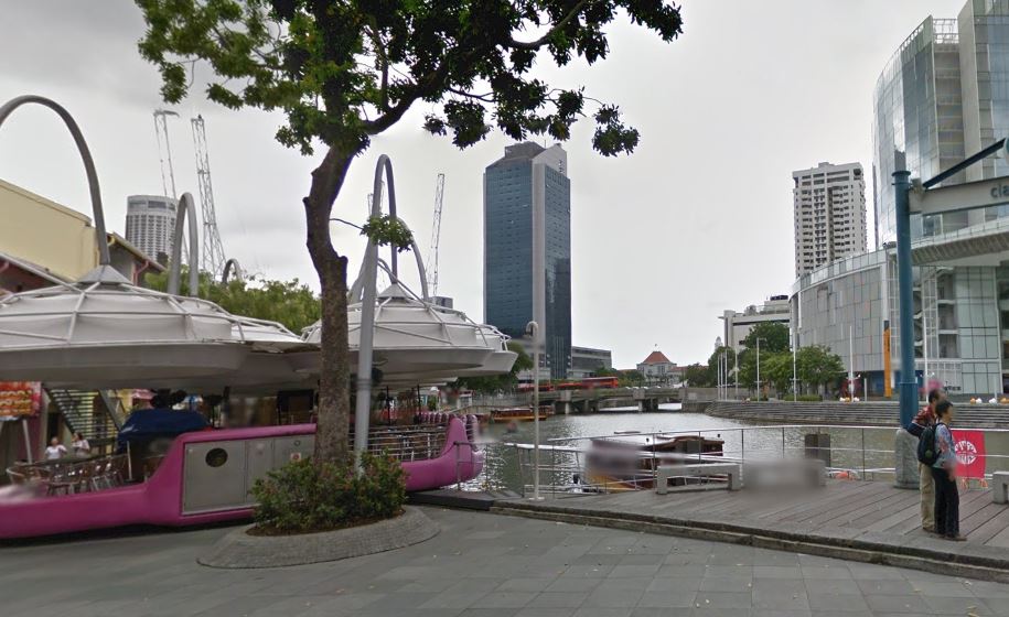 27 Y.O MAN FELL INTO WATER ALONG CLARK QUAY.