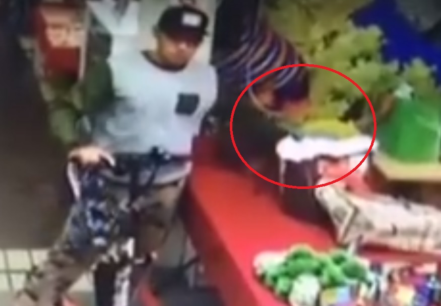 CAUGHT ON CCTV FOR STEALING PHONE AT TECK WHYE LANE