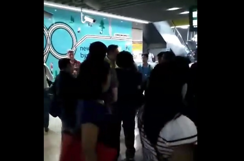 LAST FRIDAY MRT NIGHTMARE FOR COMMUTERS. COMMUTERS SAID ‘LJ MRT KNN’ (VIDEO)