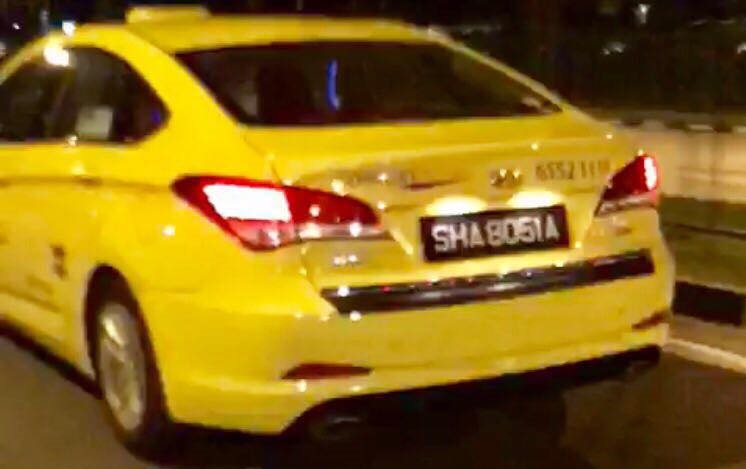 TAXI ANYHOW CHANGE LANE GOT EXPOSED BY CHIOBU! (VIDEO)