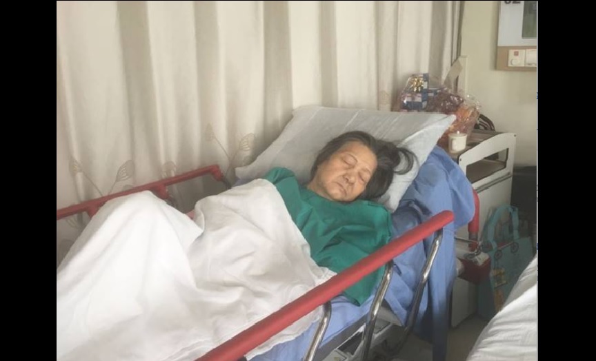 AH MA IN HOSPITAL AFTER TRIPPING OVER METAL STAND @ CCK GIANT SUPERMARKET