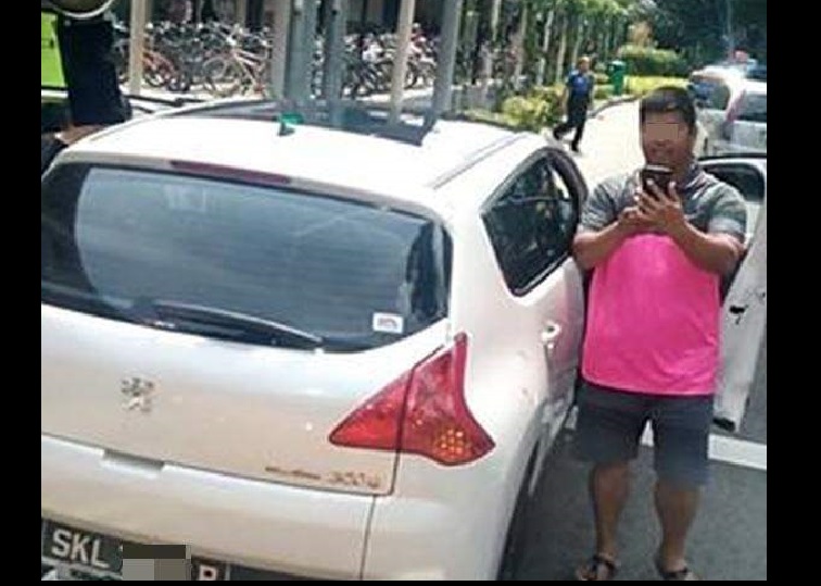 ALREADY PARK ILLEGALLY STILL WANT SHOW TEMPER AND BE ANGRY.