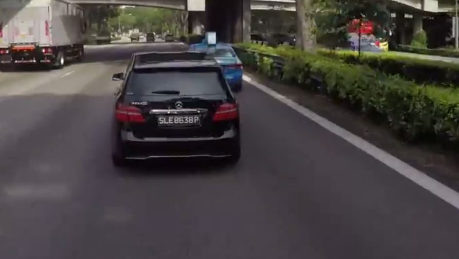 MERCEDES CHANGED LANE WITHOUT SIGNALLING. (VIDEO)