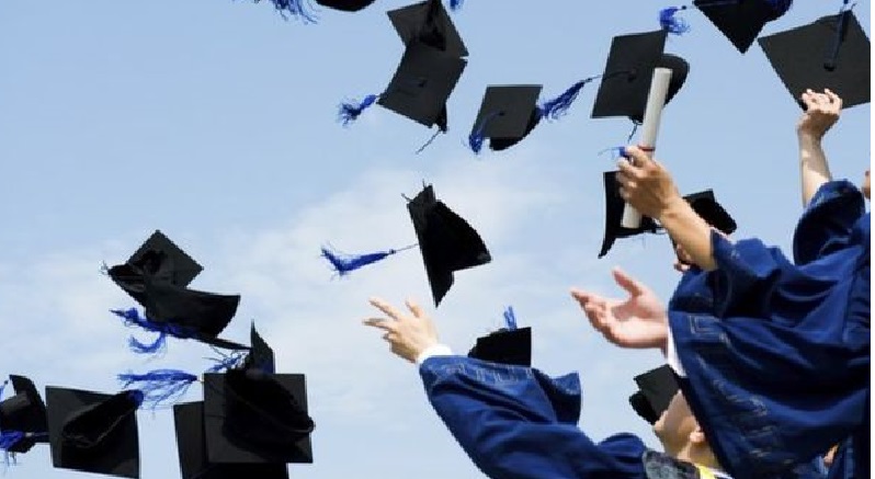 I AM GRADUATING THIS YEAR YET NONE OF MY FAMILY MEMBERS ARE COMING FOR MY GRADUATION CEREMONY!