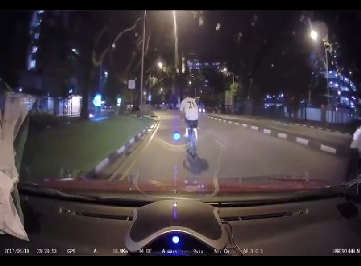 DRIVER HORN AT BICYCLE THEN BICYCLE RIDER FLIES (DRIVER SHOUT SIAO AH)