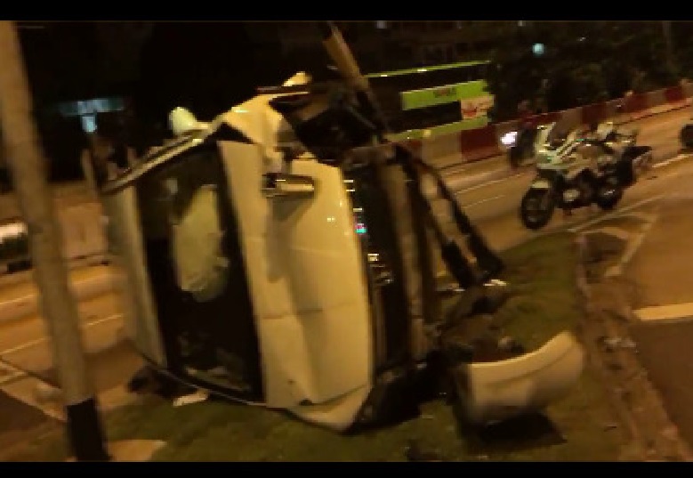 CAR FLIPPED AFTER ACCIDENT AT PASIR RIS DR 1. LANDED NEAR ZEBRA CROSSING!!!!!!