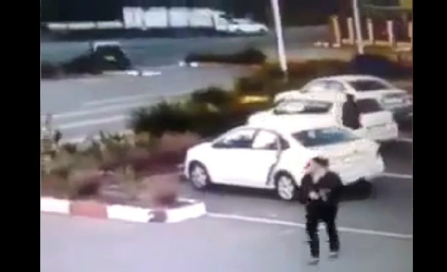 NEW CAR STEALING TECHNIQUE. DRIVERS BEWARE! (VIDEO)