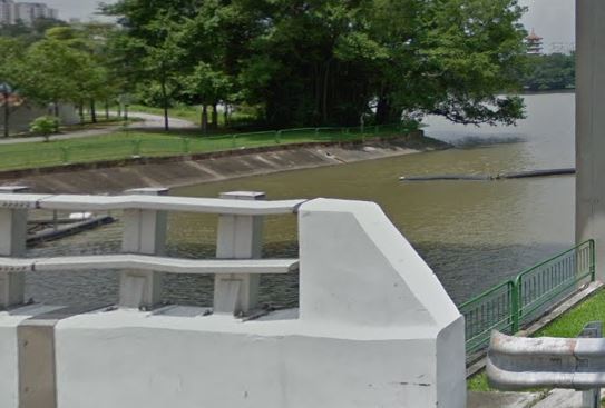 FLOATING BODY FOUND AT JURONG LAKE. VICTIM IS ONLY 26 Y.O