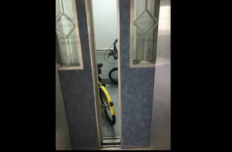 OFO BIKERS NOW PARK BIKE IN LIFT. NEW LEVEL OF RETARDATION