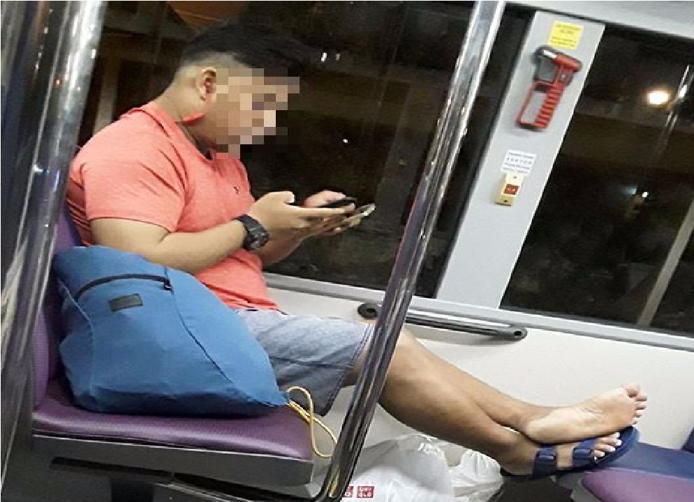 NETIZENS FEEL THAT FELLOW PASSENGER SHOULD BE MORE GRACIOUS BY NOT PUTTING HIS FEET ON THE EMPTY SEAT!