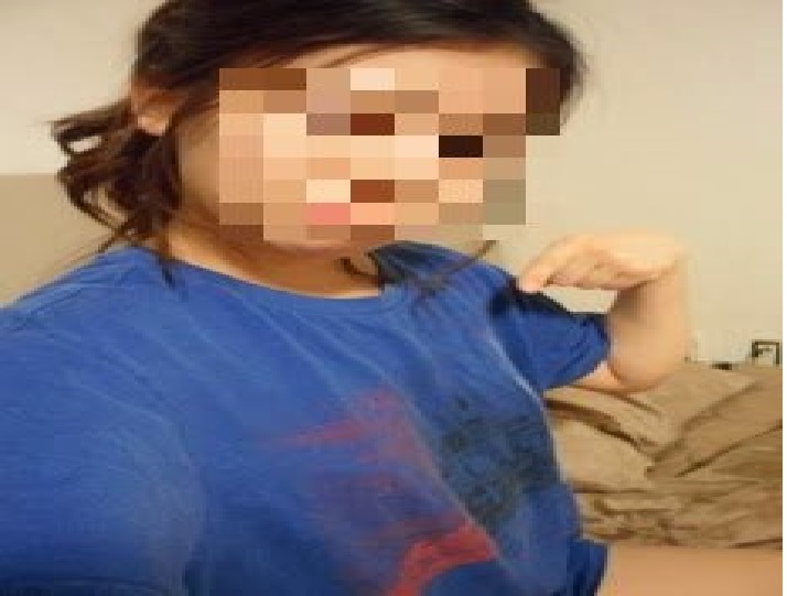 22 year old and flat chested girl feel that you should accept yourself without feeling ashamed!