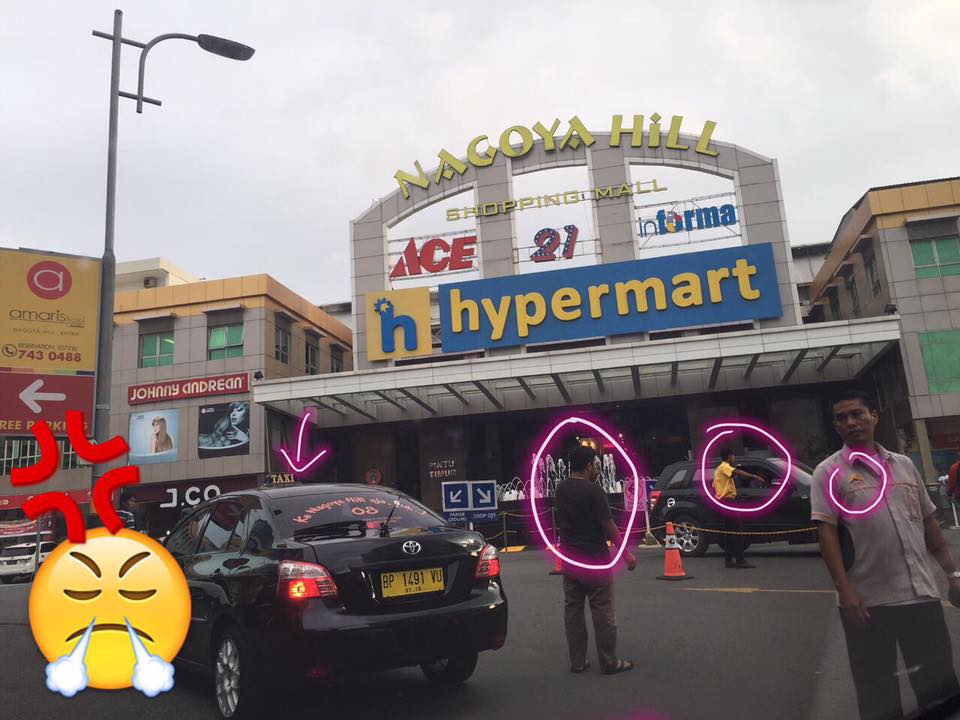 SINGAPOREANS ATTACKED IN BATAM AFTER TAXI DRIVERS THINK THEY USING UBER!!