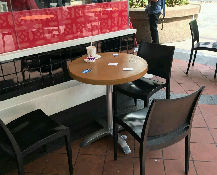 NETIZENS SHARE DISGUSTING BEHAVIOUR OF ‘TABLE CHOPPED BY TISSUE’