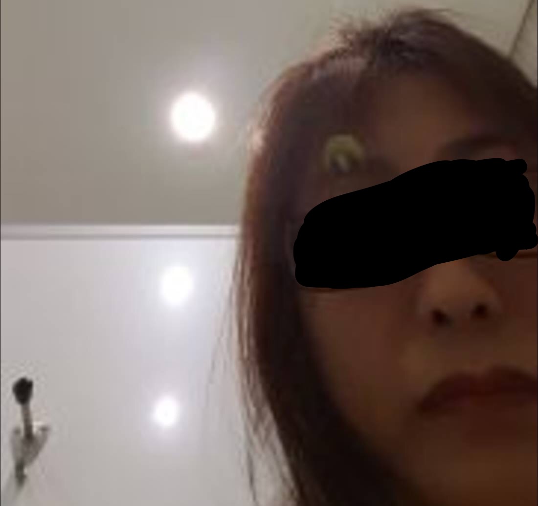 Phone misplaced at Tampines One Mall, please help find this person who took the phone