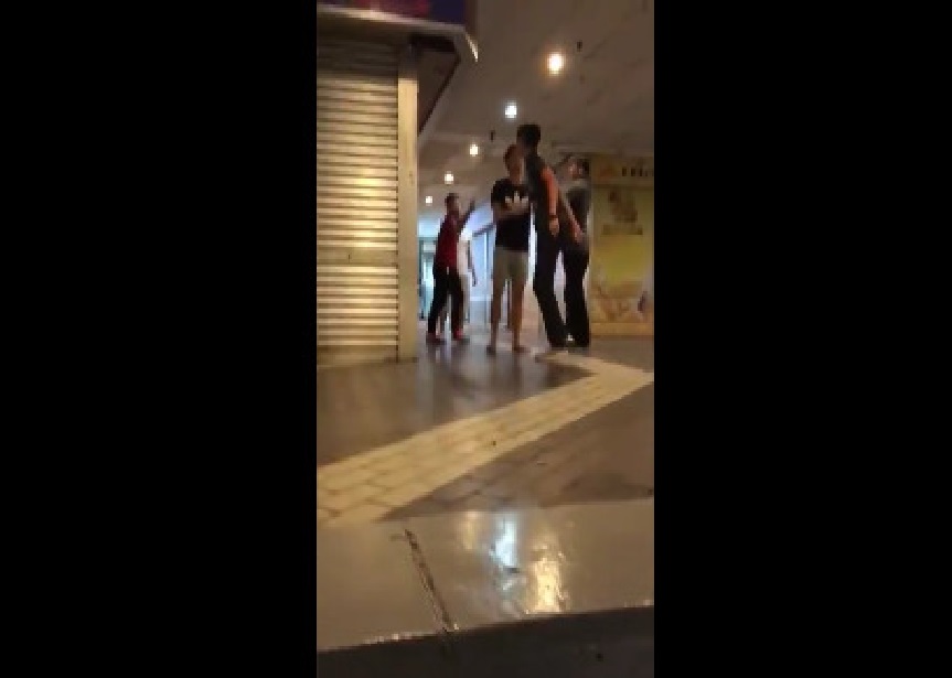TEENS SPOTTED FIGHTING AT GOLDEN MILE. OVER GIRL OR MONEY? (VIDEO)
