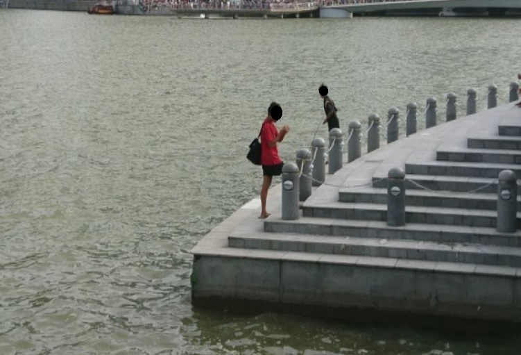 2 BOYS FISHING BY ESPLANADE AND MANAGED TO CATCH SOMETHING