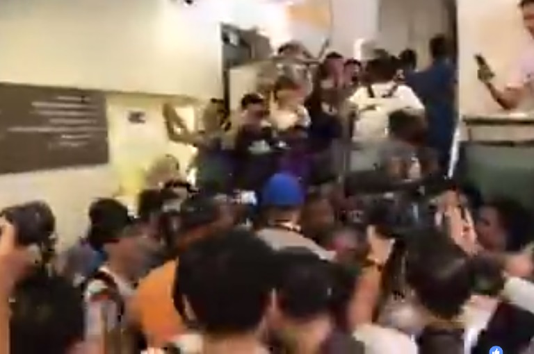 THOMSON MEDICAL CROWDED CHAOS AFTER ARRIVAL OF CRISTIANO RONALDO