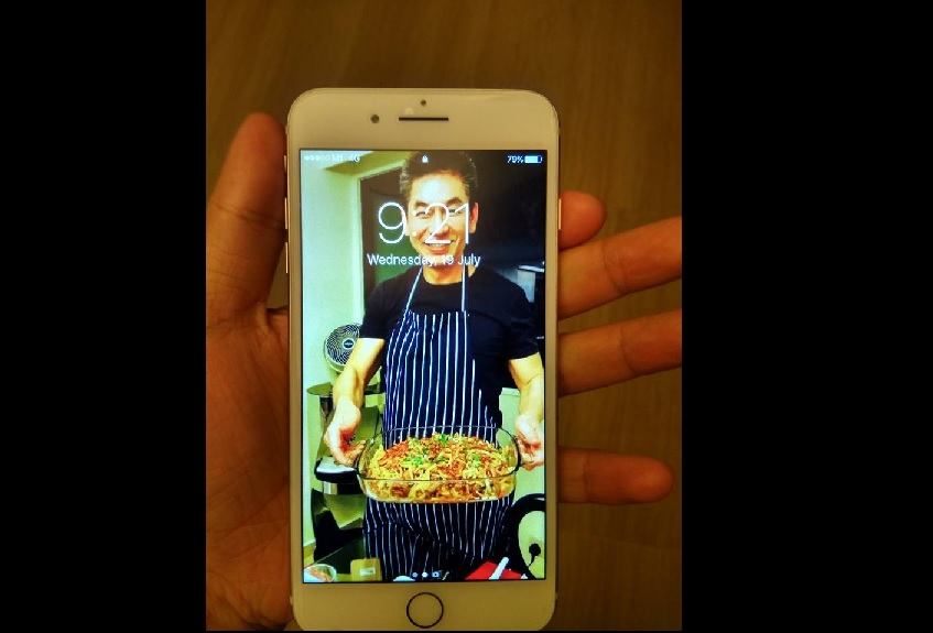 LOST PHONE IN UBER/GRAB. PLEASE SHARE AND FIND OWNER!