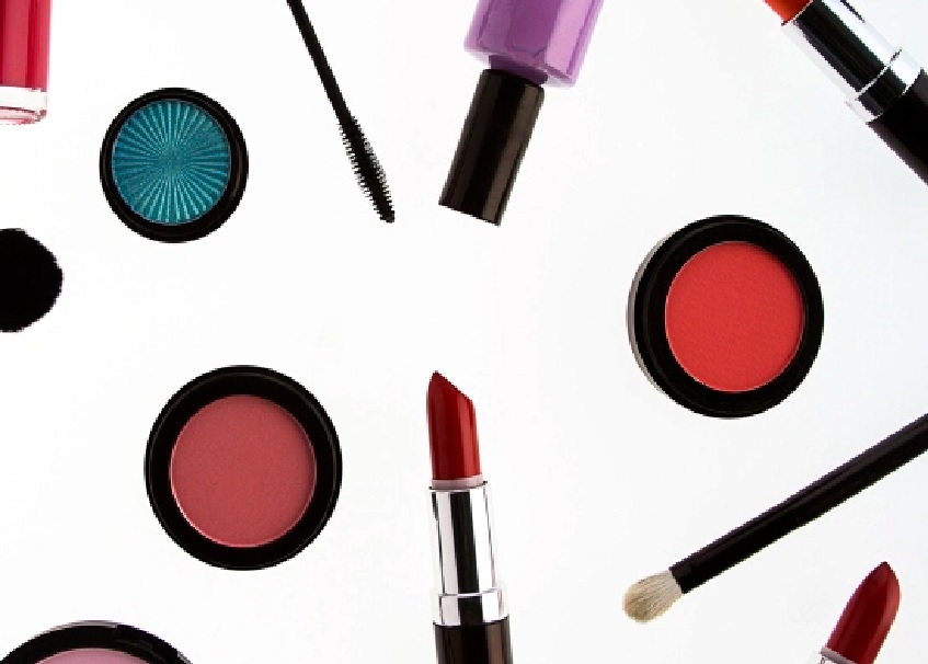 AFTER YEARS OF MAKEUP AND PLASTIC. GIRL REALISED TRUE LOVE IS SKIN DEEP