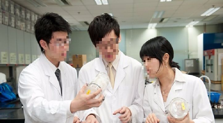 NUS MED STUDENT MOCKS HER FRIEND JUST BECUASE SHE A LIFE SCIENCE STUDENT!