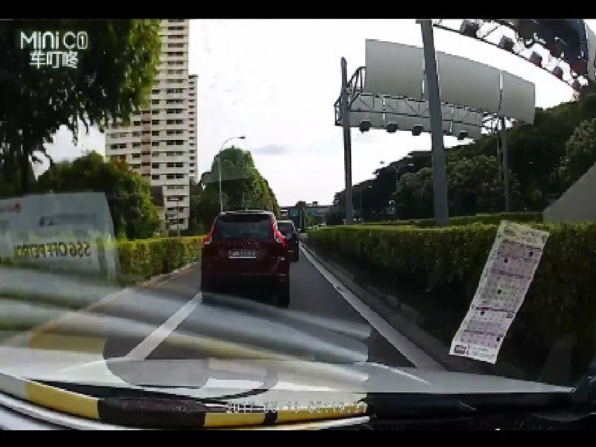 REFUSE TO GIVE WAY IN MERGING LANE, NO SIGNAL (VIDEO)