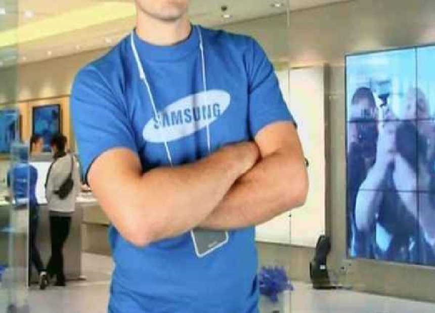 NETIZEN CLAIMS ROBBERS POSING AS SAMSUNG STAFF AT SENG KANG!!