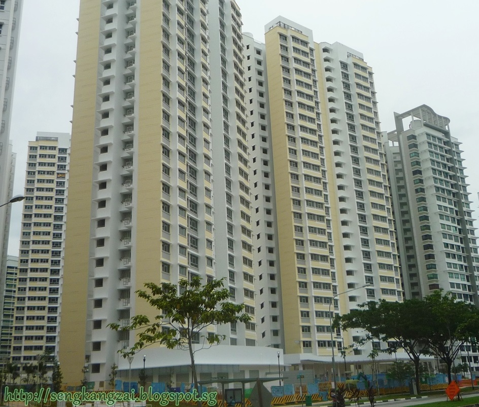 PARENT WITH KIDS TAKE NOTE SUSPICIOUS MAN LOITERING AROUND VOID DECK @ SENGKANG
