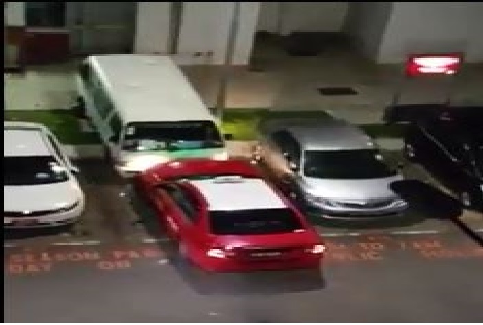 TAXI DRIVER “PUSH” MINI BUS OFF PARKING LOT AND REVERSED INTO THE PILLAR!(VIDEO)