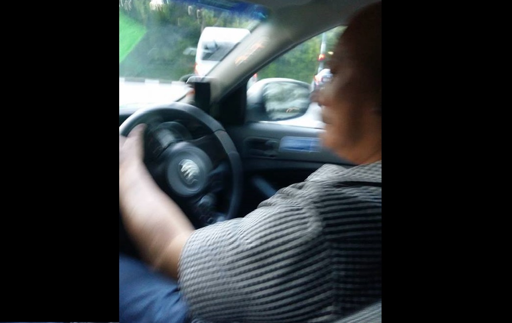 KIND TAXI UNCLE UPON HEARING NETIZEN HAD GASTRIC PAIN TOOK EXTRA CARE OF HER!