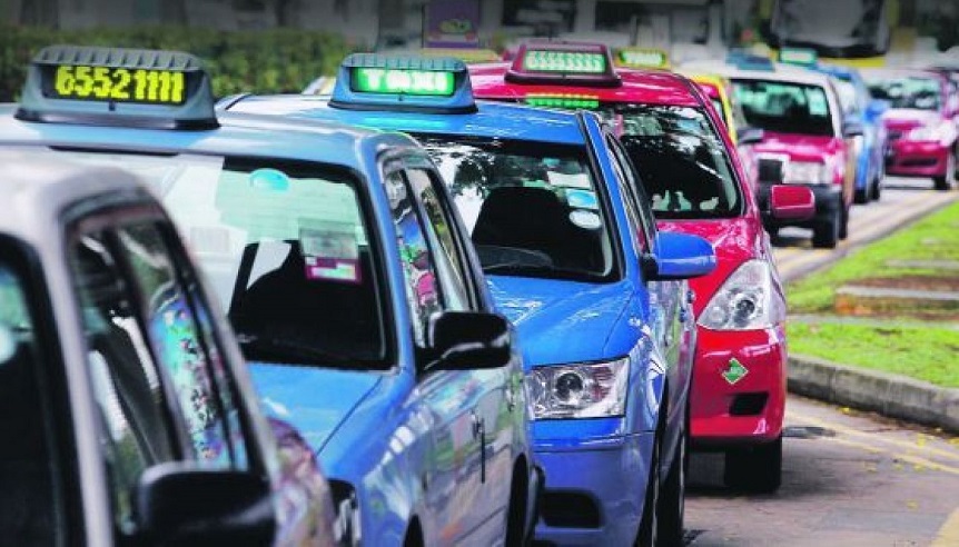 IS IT RIGHT FOR CAB DRIVER TO CATCH PRIVATE HIRE DRIVER INSTEAD ON CONCENTRATING ON DRIVING?