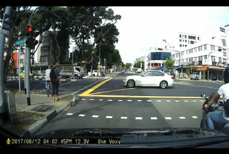 Accident at the junction of Sims Ave and Aljunied Rd
