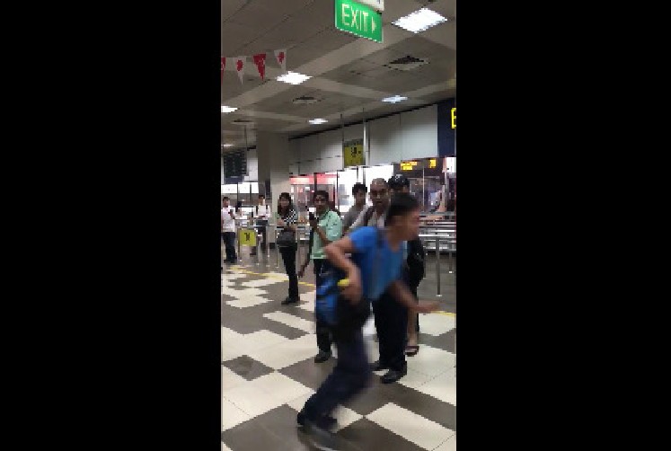 GUY SHOUTS “IM A TERRORIST I HAVE BOMB” AT BOON LAY INTERCHANGE (VIDEO)