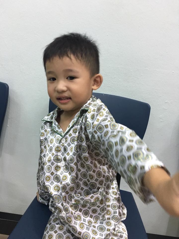 Boy alone at Jurong West, help find his parents please