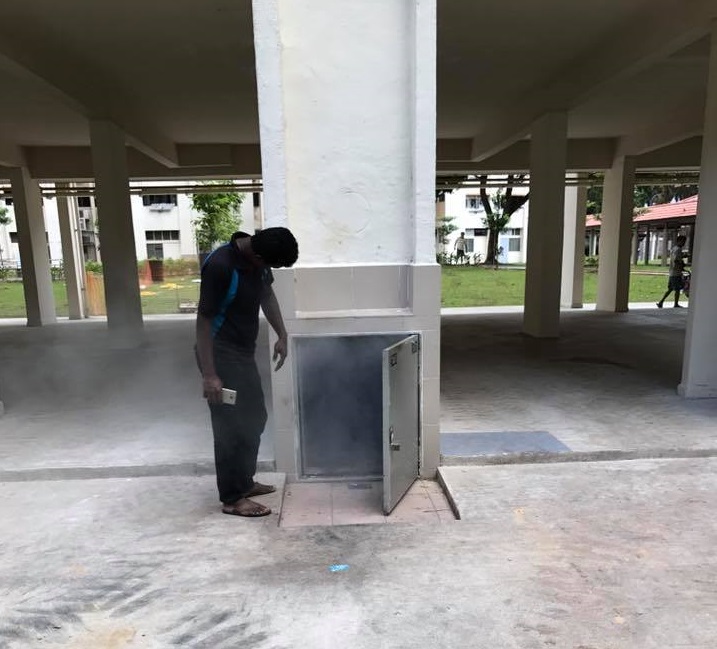 NETIZEN CLAIMS THAT RESIDENT @ AMK THREW LIGHTED MATERIAL DOWN THE RUBBISH CHUTE!