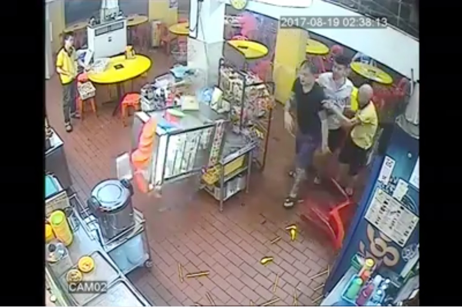 BALESTIER BAK KU TEH SHOP GOT ROUGH UP BY DRUNKS
