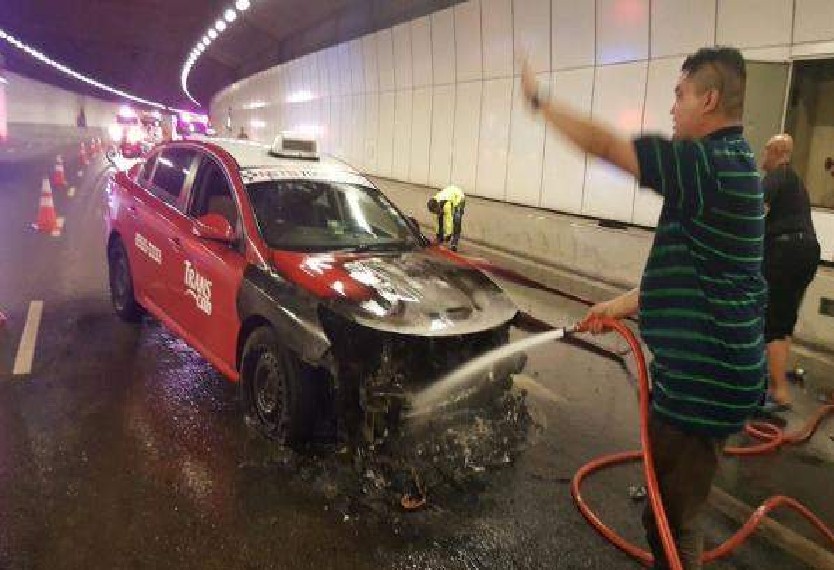 BRAVE MEN HELP STOP FIRE AT KPE BEFORE SCDF ARRIVE. WE NEED MORE PEOPLE LIKE THAT IN SG