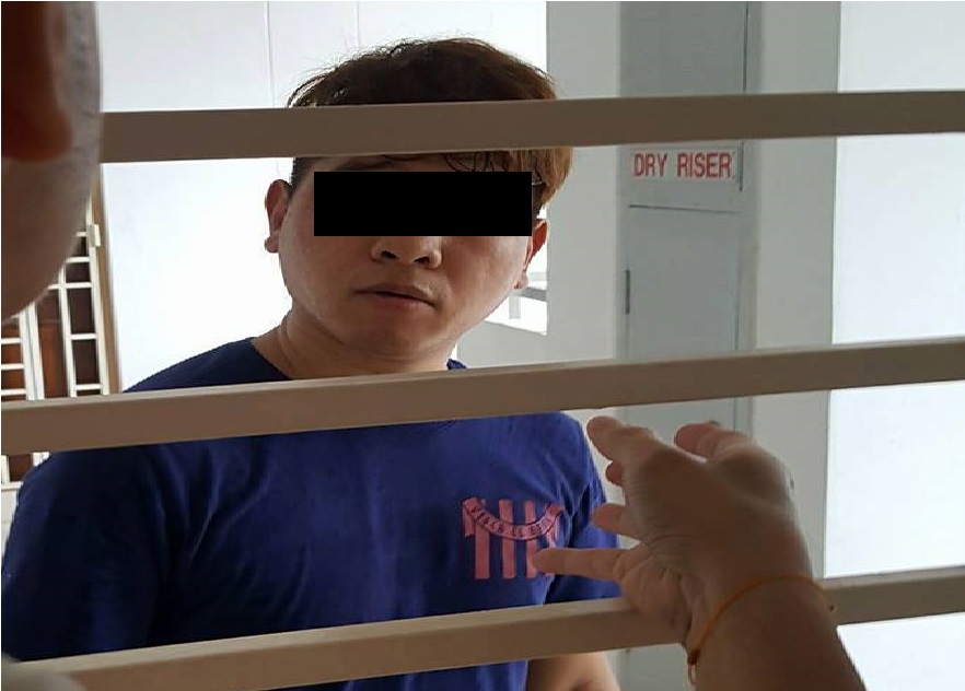 NETIZEN CLAIM PRC MAN HAVE BEEN LOITERING AROUND JURONG WEST BLK 600+