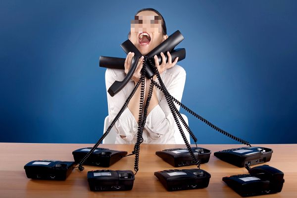 CUSTOMER SERVICE LADY BROKE DOWN IN TEARS OVER THE PHONE AFTER UNABLE TO ANSWER NETIZEN QUESTION