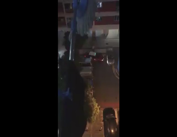 TAXI DRIVER RAGE AND BANG HIS WAY OUT AFTER CAR BLOCKS HIM ( VIDEO)