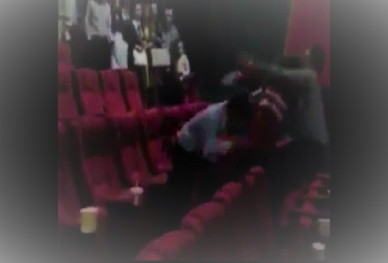 MAN BEAT UP WIFE AND LOVER AT A SINGAPORE CINEMA (VIDEO)
