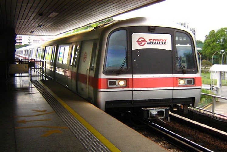 MRT FAILS ARE LIKE A DAILY AGENDA. TODAY YEW TEE TO JURONG DELAYED